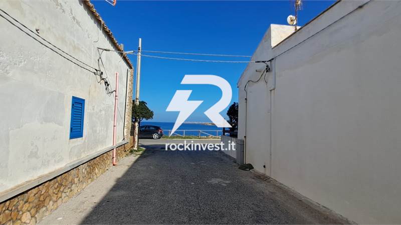 Casetta a pochi passi dal mare in Vendita a Biscione - Via Alicudi 4